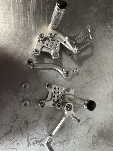 Billet aluminium rear sets - aluminium,