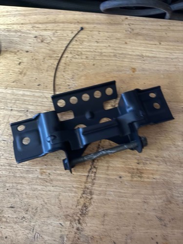 Suzuki srad fuel tank bracket - suzuki,